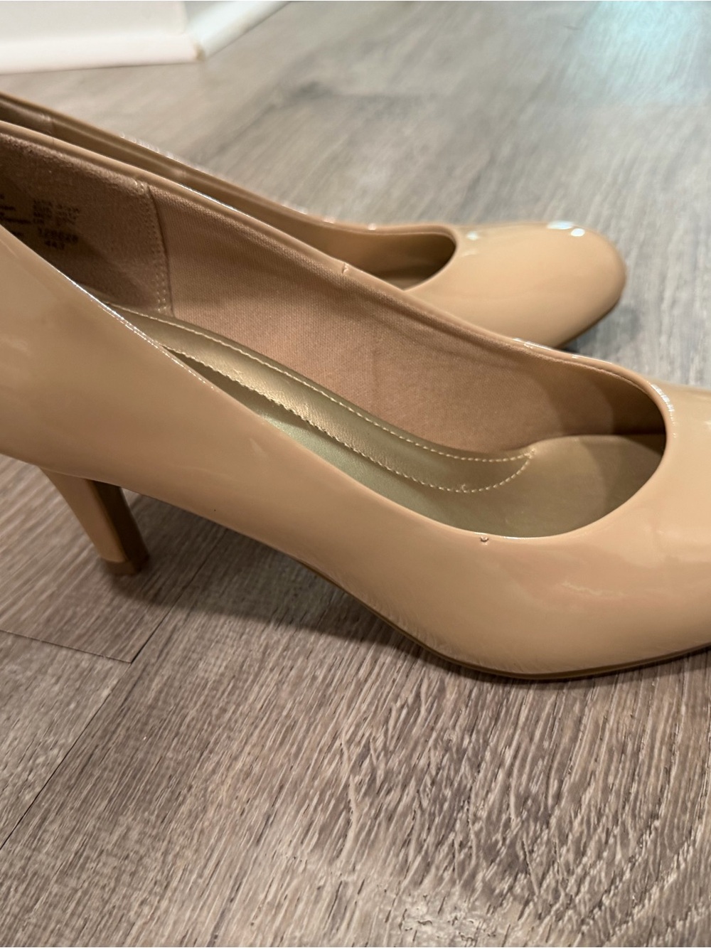 comfort plus by Predictions Nude Patent Mid Heel Pumps